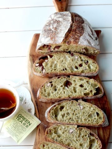 How to add tea to sourdough bread